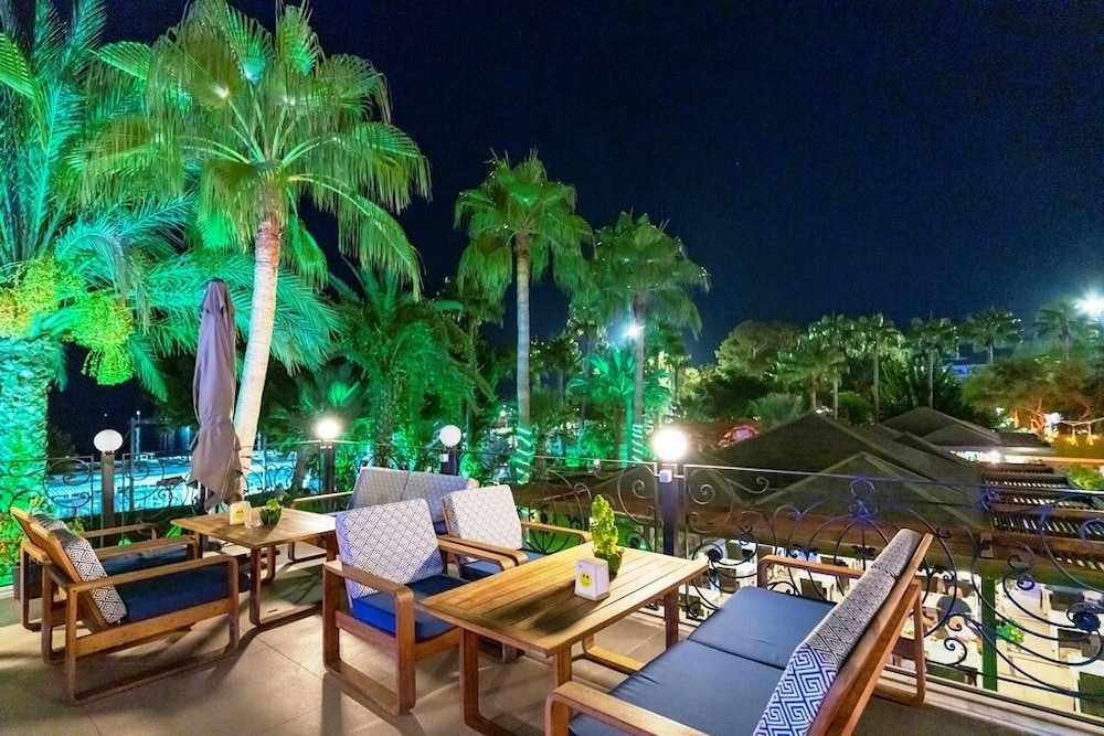 L'ancora Beach Hotel — Restaurant & bars in Kemer