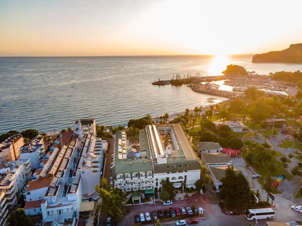 L'ancora Beach Hotel — Hotel building in Kemer