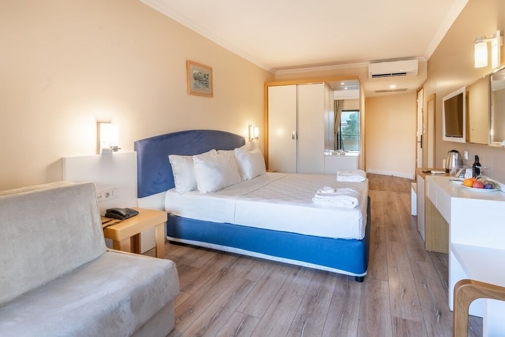 L'ancora Beach Hotel — Hotel rooms in Kemer