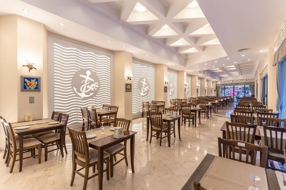 L'ancora Beach Hotel — Restaurant & bars in Kemer