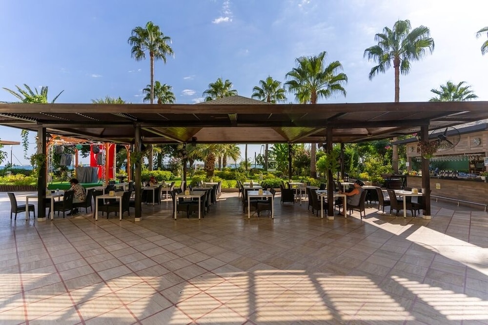 L'ancora Beach Hotel — Restaurant & bars in Kemer