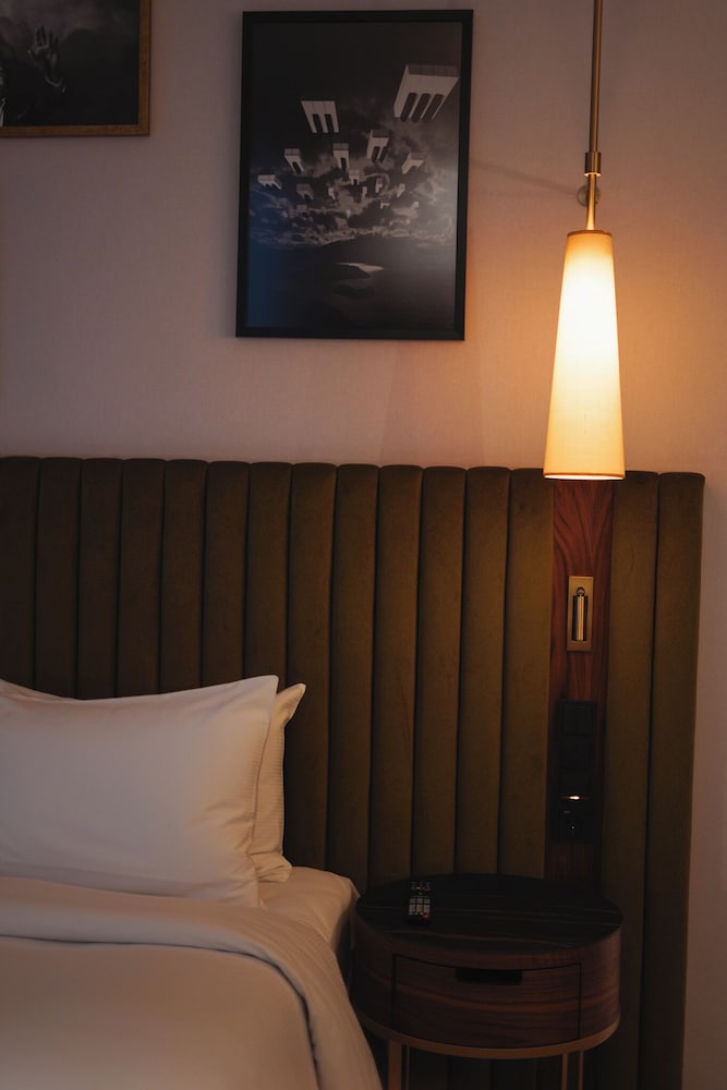 Hotel Saski Krakow, Curio Collection by Hilton — Hotel rooms in Krakow, Lesser Poland