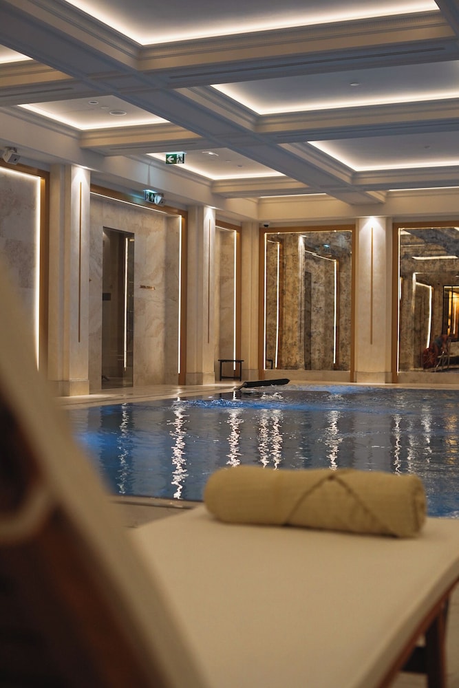 Hotel Saski Krakow, Curio Collection by Hilton — Swimming pool in Krakow, Lesser Poland