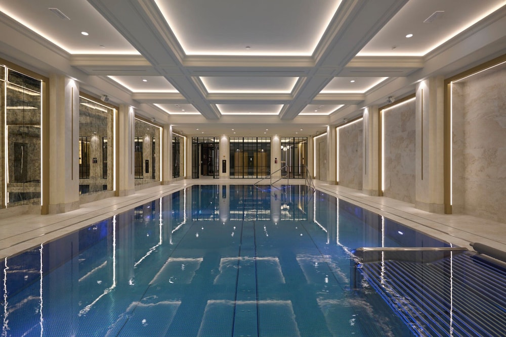 Hotel Saski Krakow, Curio Collection by Hilton — Swimming pool in Krakow, Lesser Poland