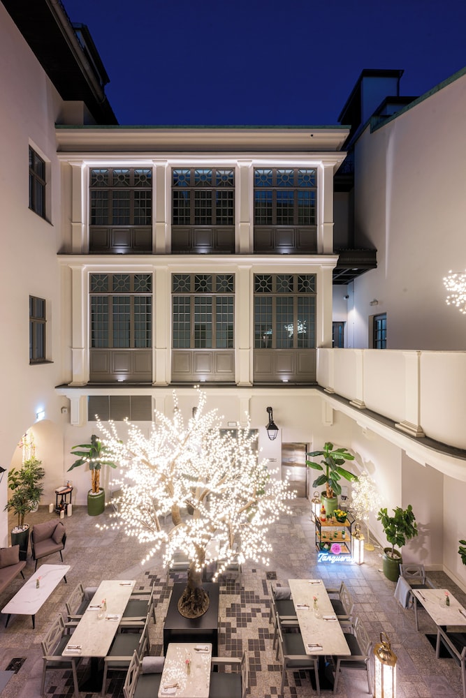Hotel Saski Krakow, Curio Collection by Hilton — Hotel building in Krakow, Lesser Poland