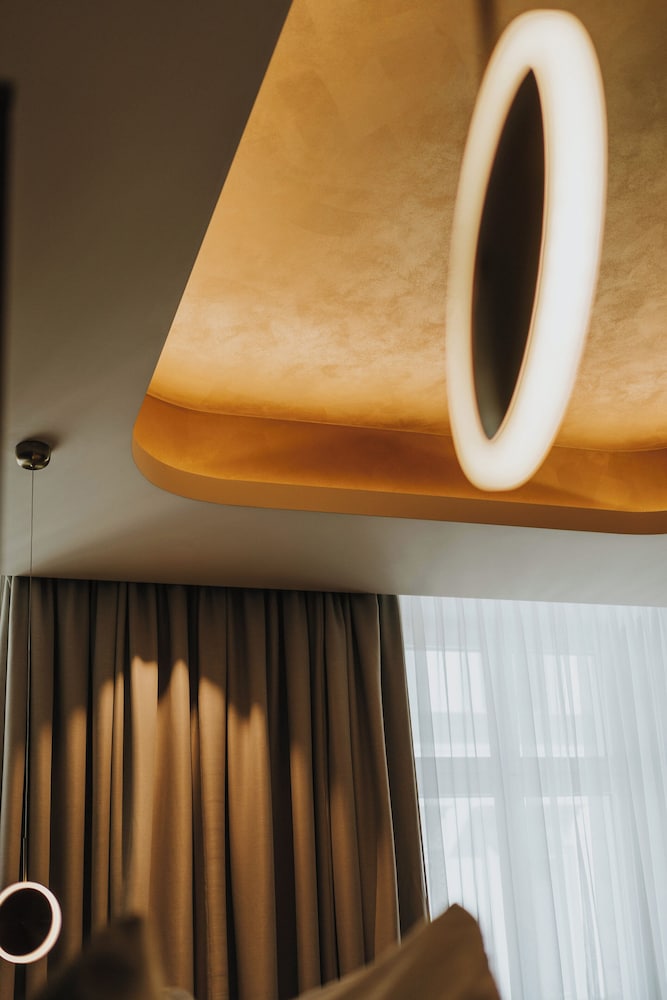 Hotel Saski Krakow, Curio Collection by Hilton — Hotel rooms in Krakow, Lesser Poland