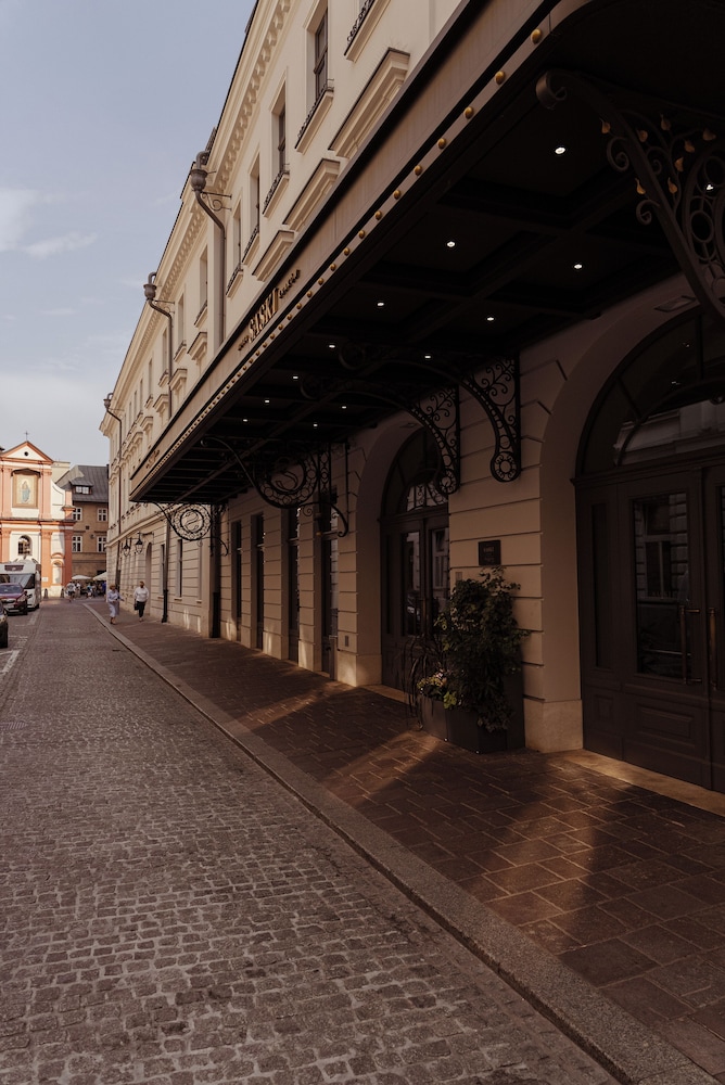 Hotel Saski Krakow, Curio Collection by Hilton — Hotel building in Krakow, Lesser Poland