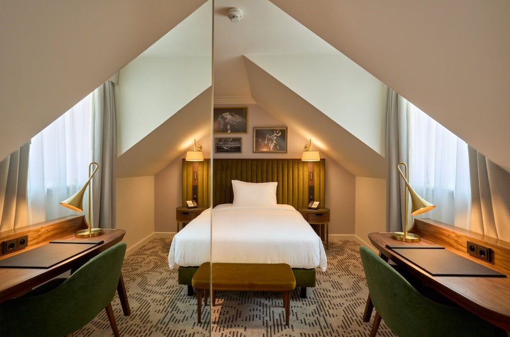 Hotel Saski Krakow, Curio Collection by Hilton — Hotel rooms in Krakow, Lesser Poland