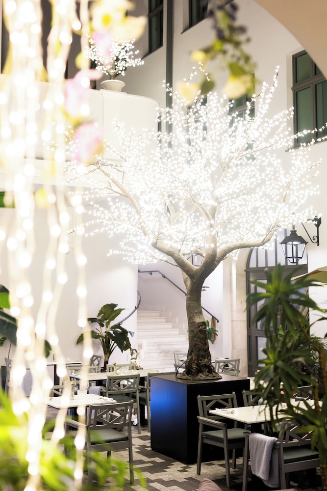 Hotel Saski Krakow, Curio Collection by Hilton — Restaurant & bars in Krakow, Lesser Poland