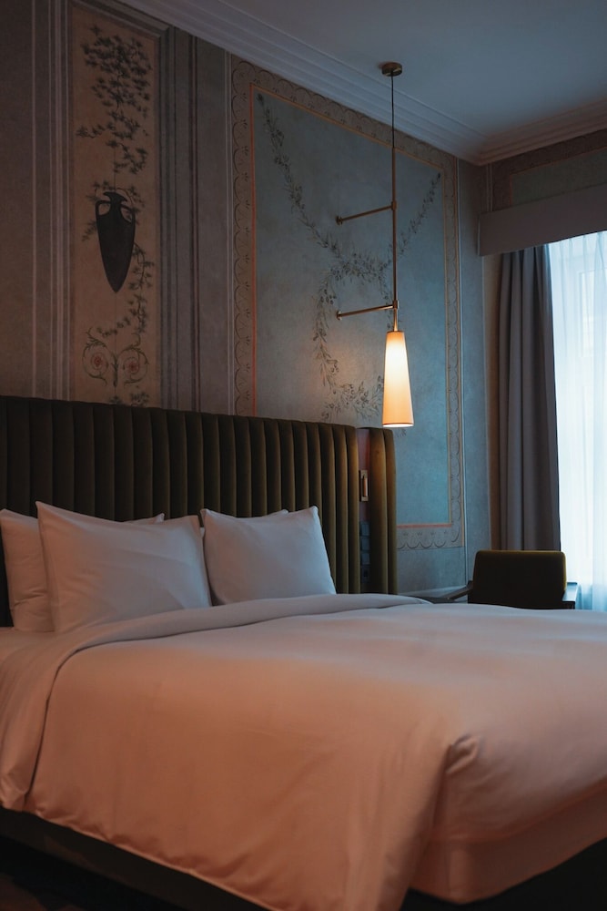 Hotel Saski Krakow, Curio Collection by Hilton — Hotel rooms in Krakow, Lesser Poland