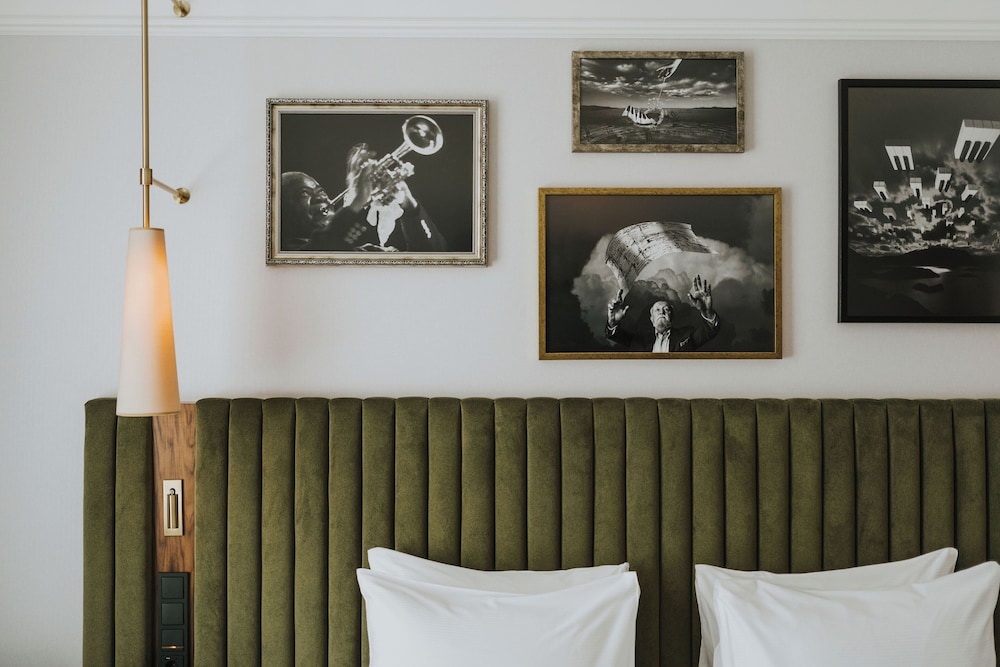 Hotel Saski Krakow, Curio Collection by Hilton — Hotel rooms in Krakow, Lesser Poland