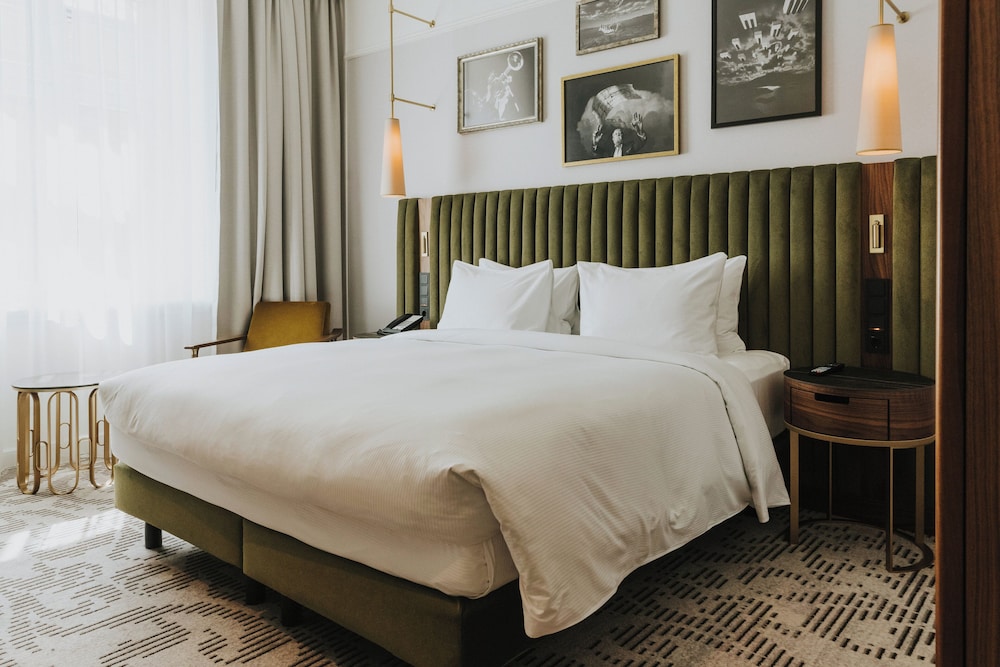 Hotel Saski Krakow, Curio Collection by Hilton — Hotel rooms in Krakow, Lesser Poland