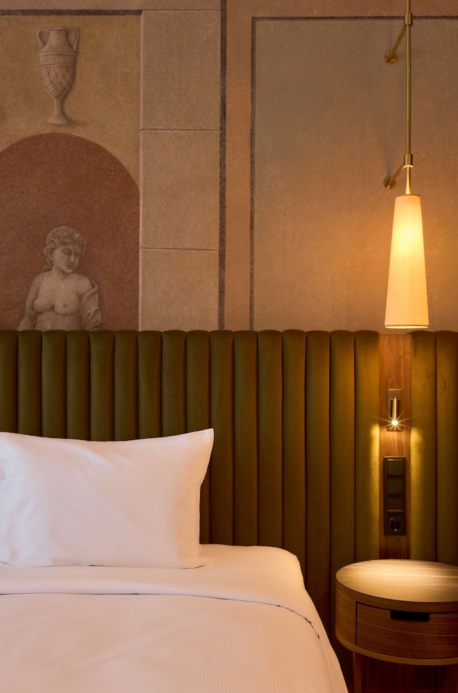 Hotel Saski Krakow, Curio Collection by Hilton — Hotel rooms in Krakow, Lesser Poland