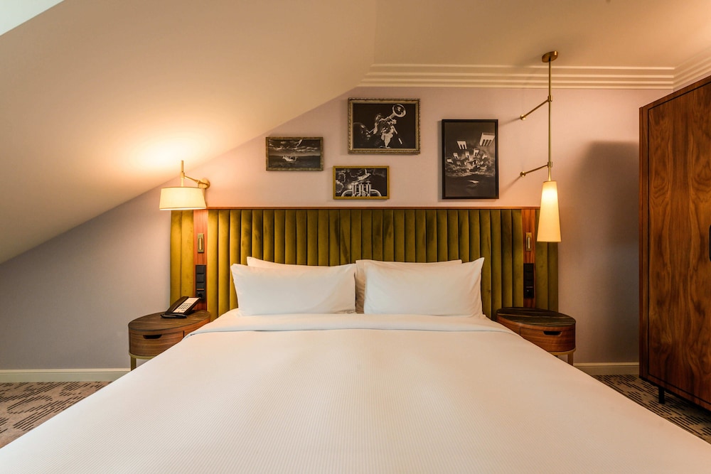 Hotel Saski Krakow, Curio Collection by Hilton — Hotel rooms in Krakow, Lesser Poland