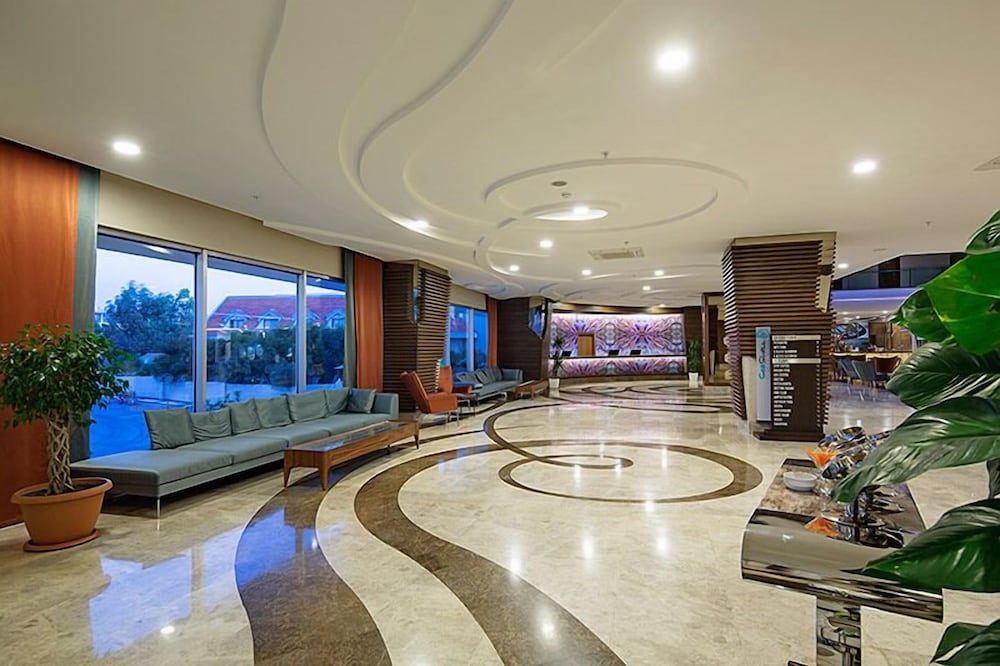 Seashell Resort & Spa — Hotel building in Side