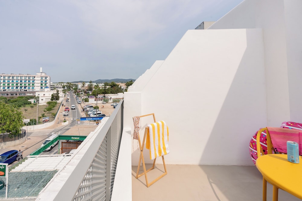 Ryans Lolas Ibiza - Adults Only — Hotel building in San Antonio, Balearic Islands