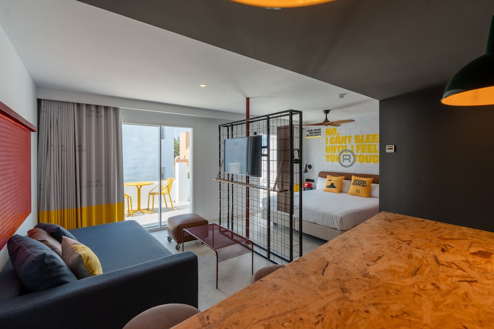 Ryans Lolas Ibiza - Adults Only — Hotel rooms in San Antonio, Balearic Islands