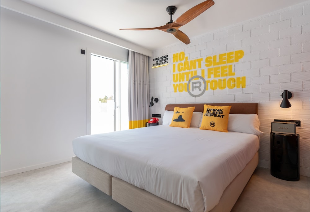 Ryans Lolas Ibiza - Adults Only — Hotel rooms in San Antonio, Balearic Islands