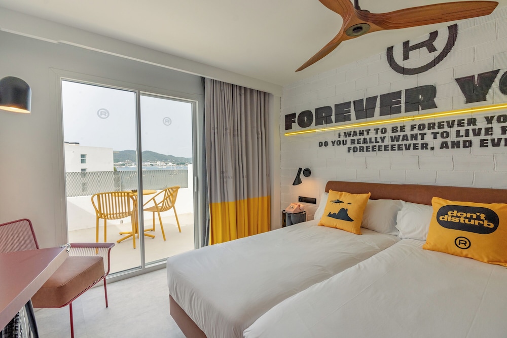 Ryans Lolas Ibiza - Adults Only — Hotel rooms in San Antonio, Balearic Islands