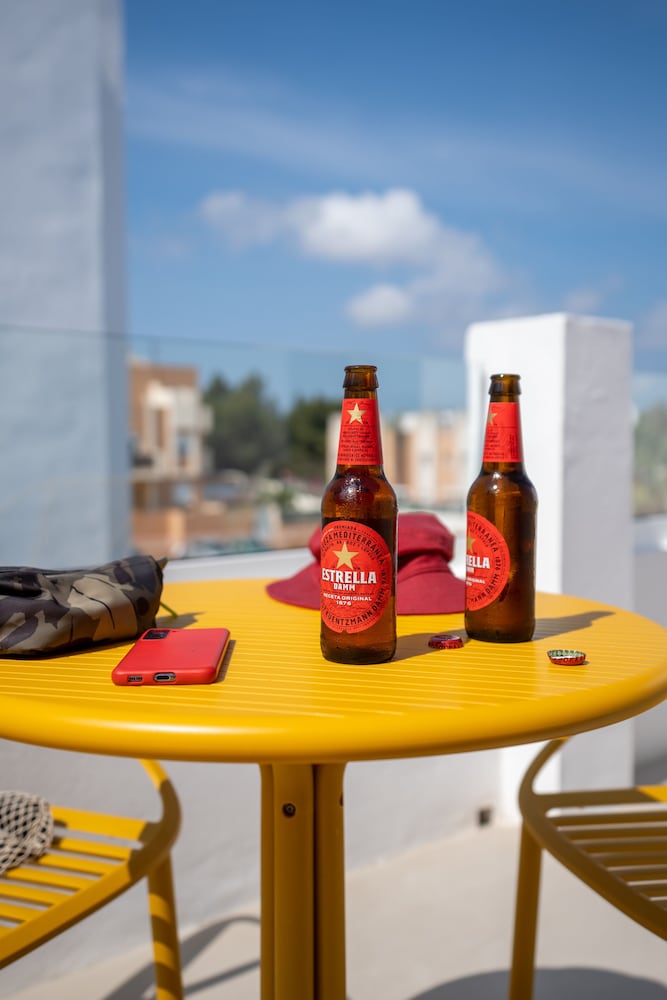 Ryans Lolas Ibiza - Adults Only — Restaurant & bars in San Antonio, Balearic Islands