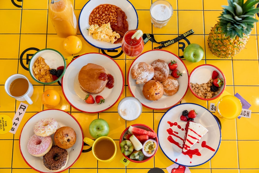 Ryans Lolas Ibiza - Adults Only — Restaurant & bars in San Antonio, Balearic Islands