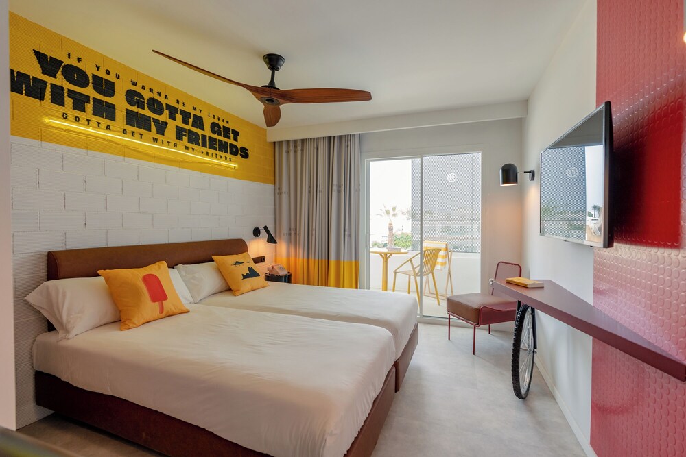 Ryans Lolas Ibiza - Adults Only — Hotel rooms in San Antonio, Balearic Islands