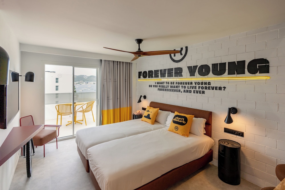 Ryans Lolas Ibiza - Adults Only — Hotel rooms in San Antonio, Balearic Islands