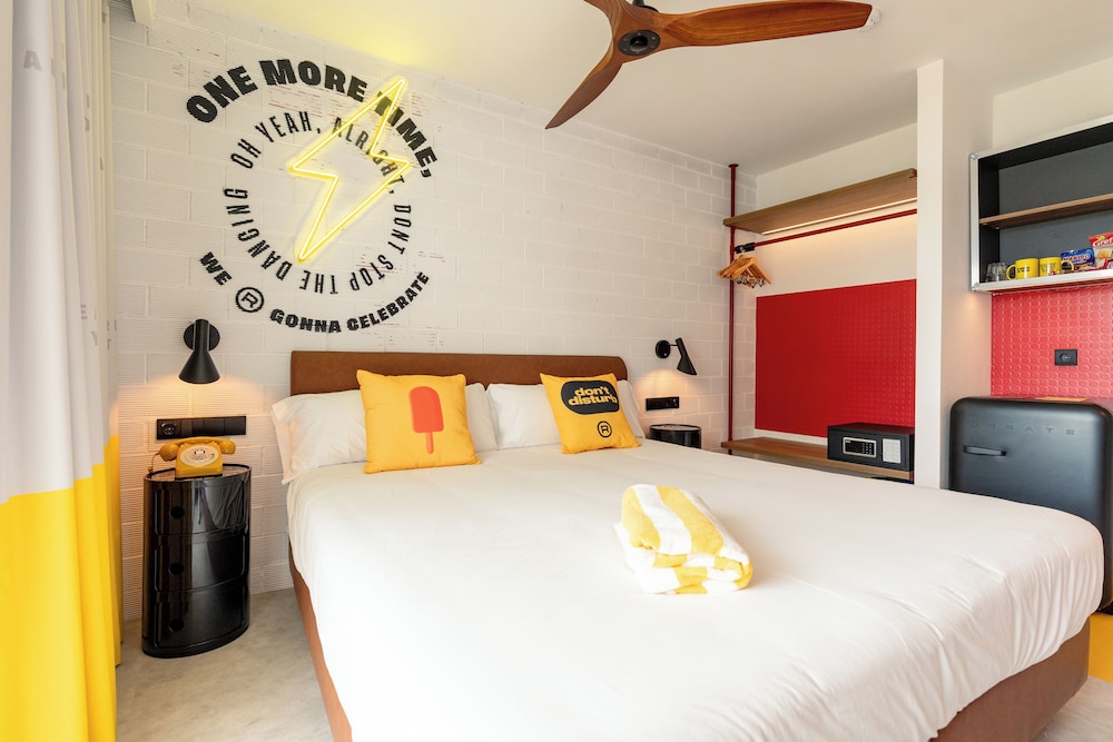 Ryans Lolas Ibiza - Adults Only — Hotel rooms in San Antonio, Balearic Islands