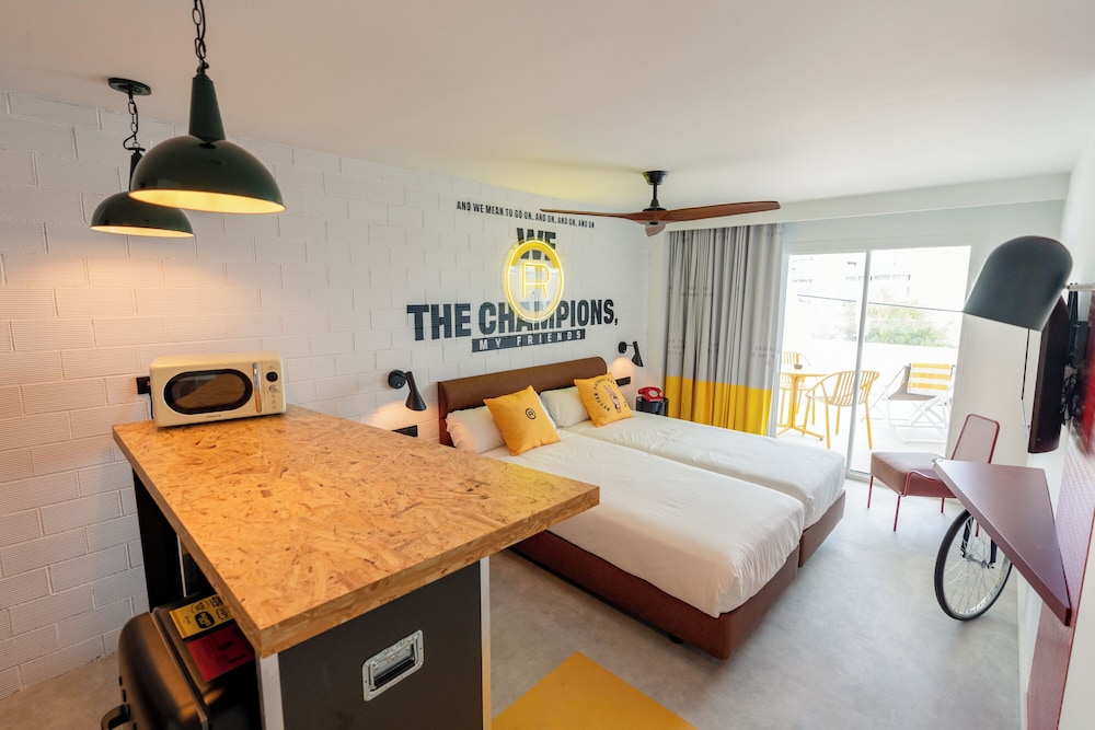 Ryans Lolas Ibiza - Adults Only — Hotel rooms in San Antonio, Balearic Islands