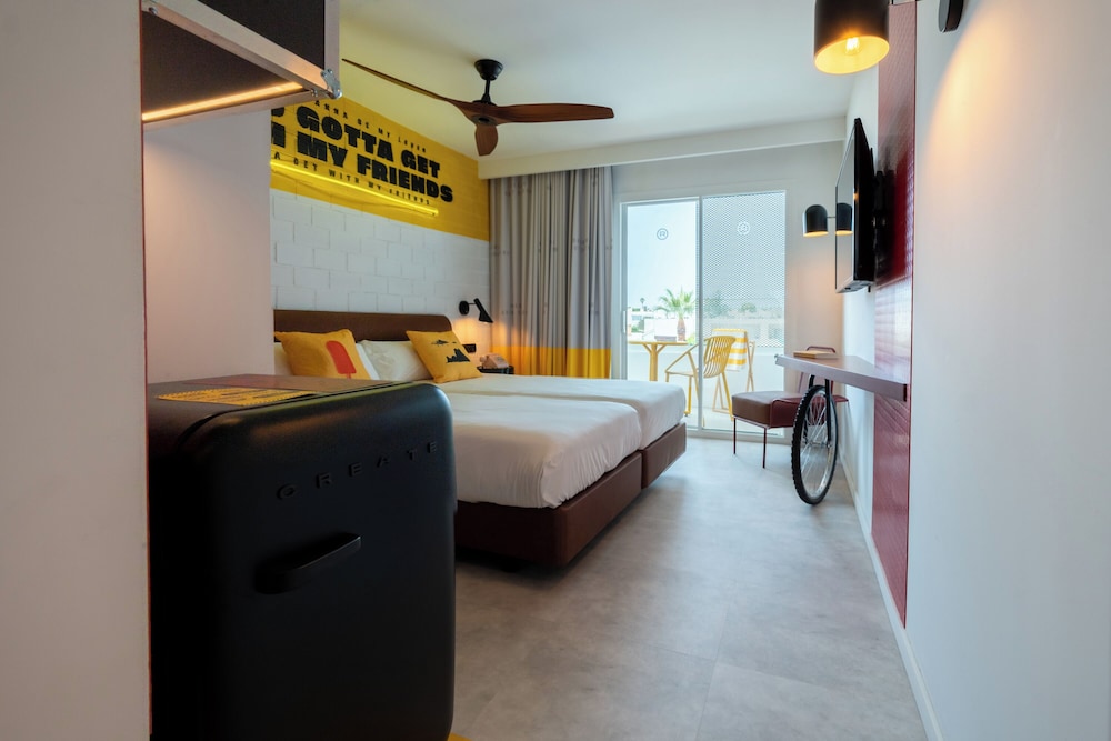 Ryans Lolas Ibiza - Adults Only — Hotel rooms in San Antonio, Balearic Islands