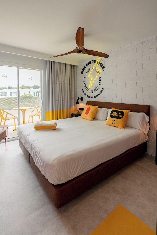 Ryans Lolas Ibiza - Adults Only — Hotel rooms in San Antonio, Balearic Islands