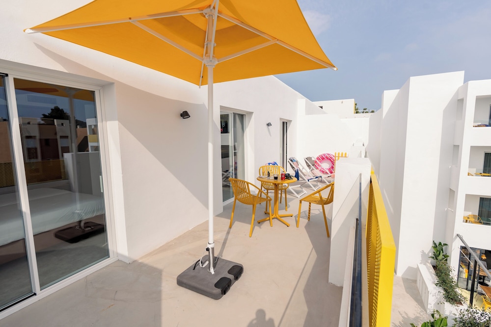 Ryans Lolas Ibiza - Adults Only — Hotel building in San Antonio, Balearic Islands