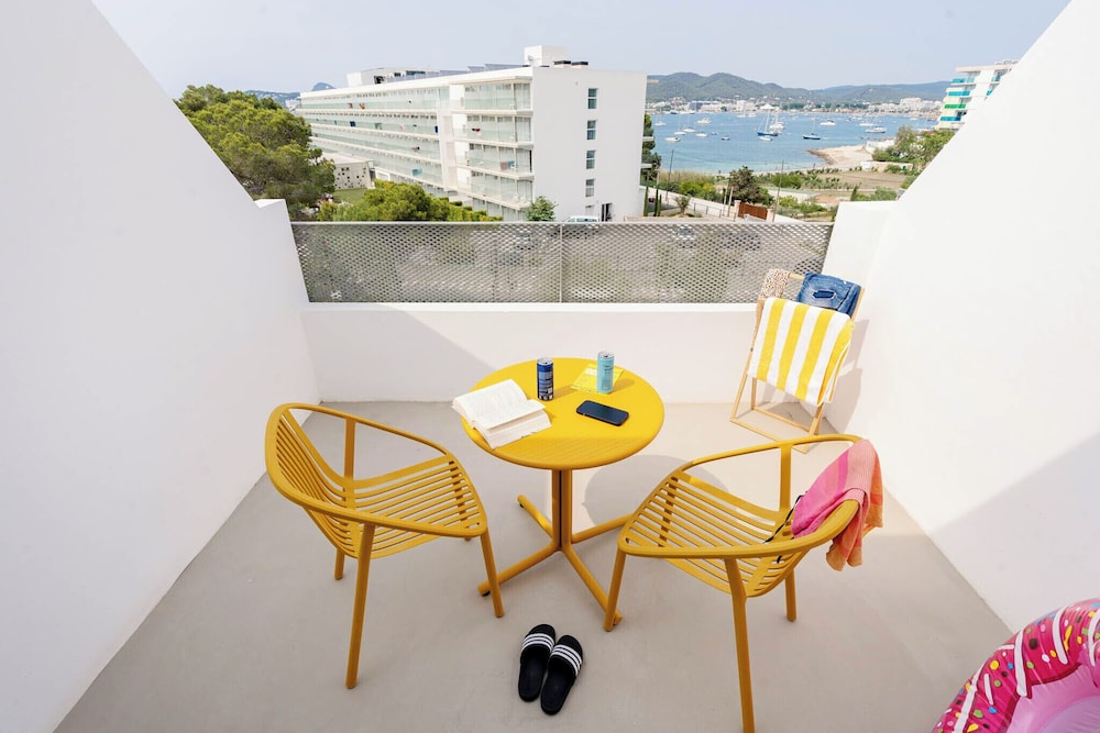 Ryans Lolas Ibiza - Adults Only — Hotel building in San Antonio, Balearic Islands