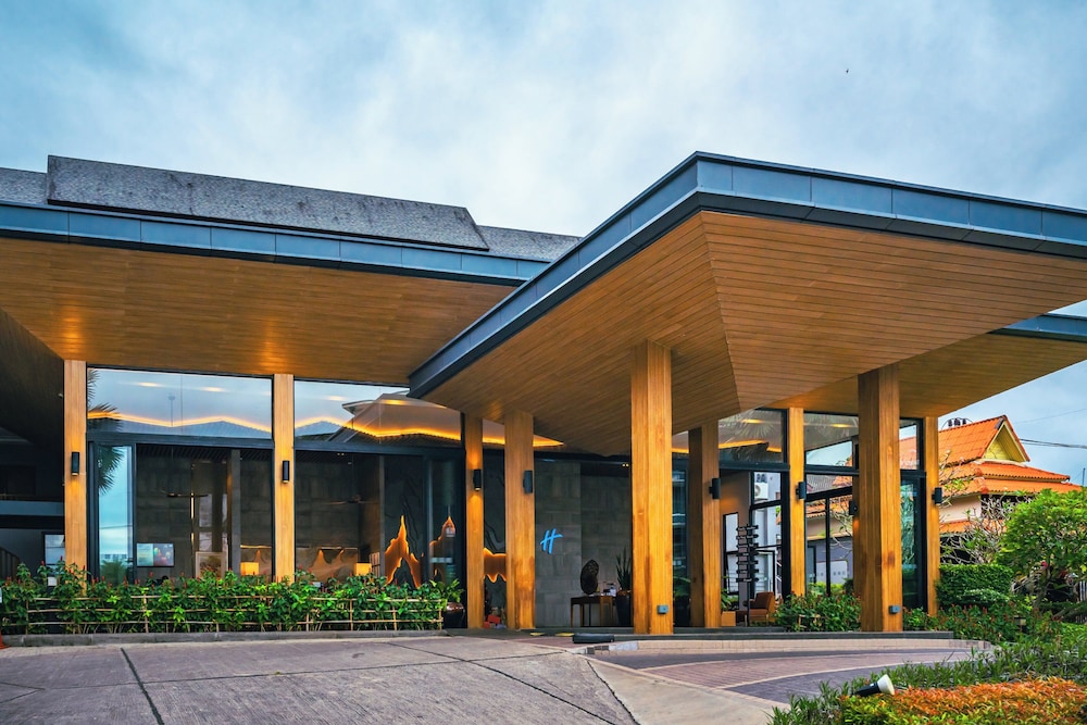 Holiday Inn Resort Krabi Ao Nang Beach by IHG — Hotel building in Ao Nang, Krabi
