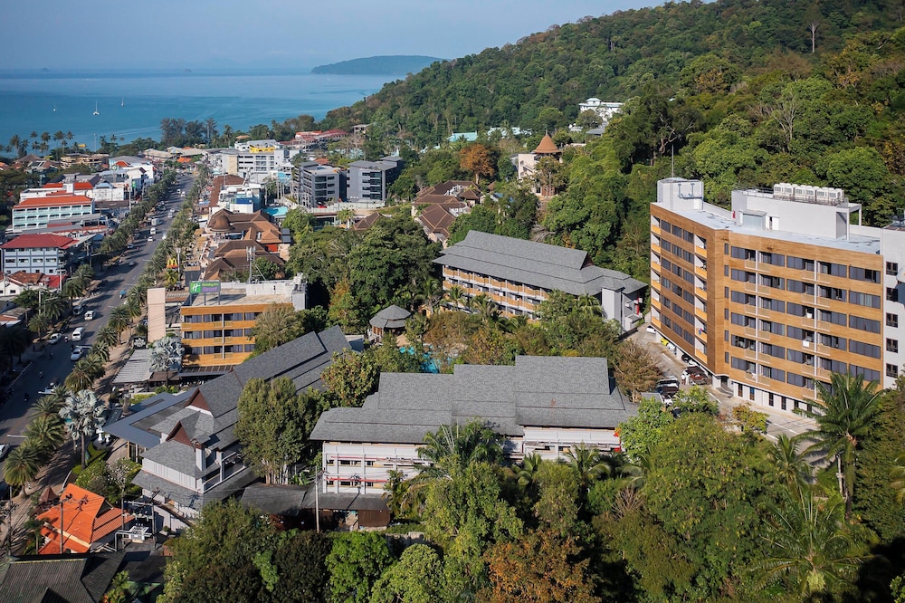 Holiday Inn Resort Krabi Ao Nang Beach by IHG — Hotel building in Ao Nang, Krabi