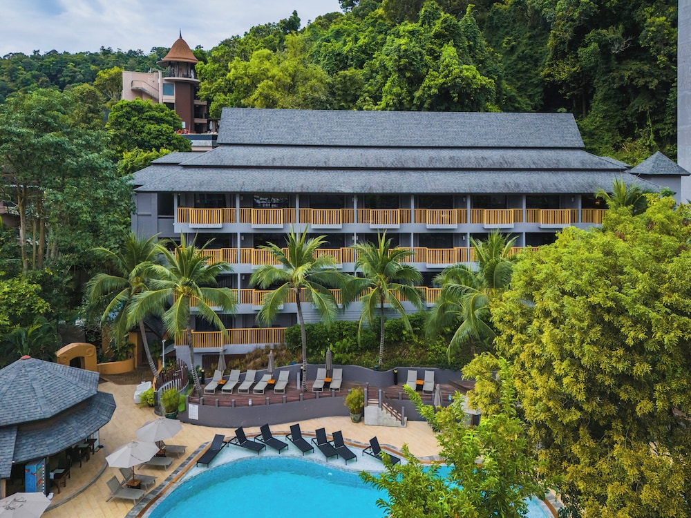 Holiday Inn Resort Krabi Ao Nang Beach by IHG — Hotel building in Ao Nang, Krabi
