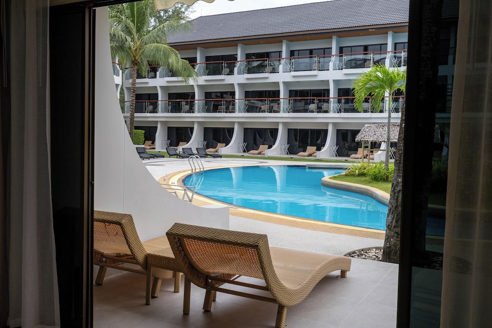 Amora Beach Resort Phuket — Swimming pool in Bang Tao Beach, Phuket Province