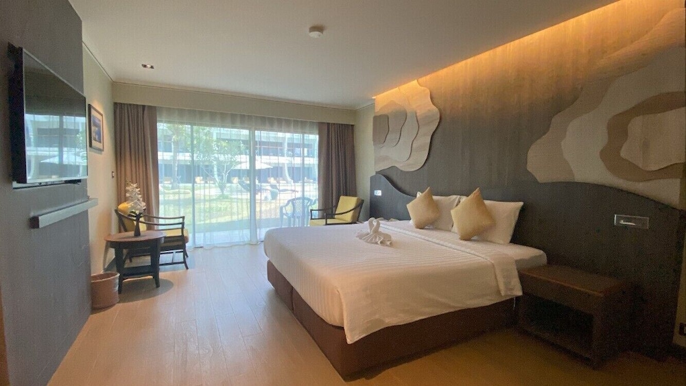 Amora Beach Resort Phuket — Hotel rooms in Bang Tao Beach, Phuket Province