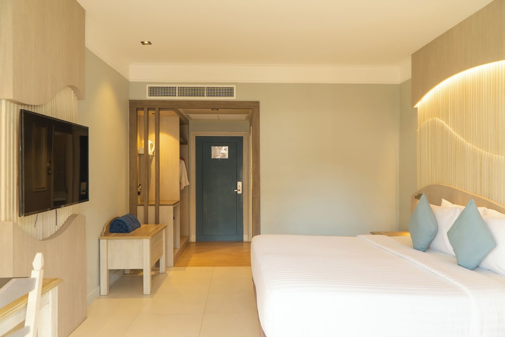 Amora Beach Resort Phuket — Hotel rooms in Bang Tao Beach, Phuket Province