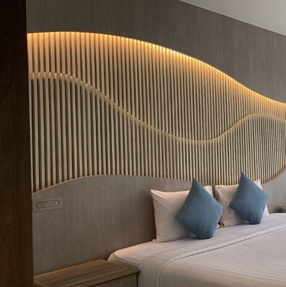 Amora Beach Resort Phuket — Hotel rooms in Bang Tao Beach, Phuket Province