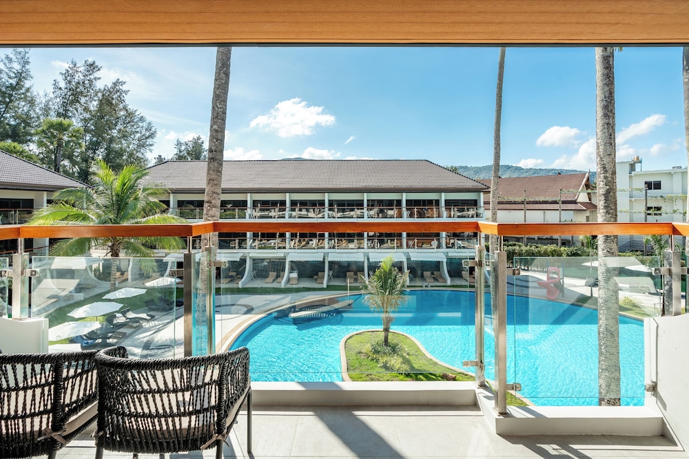 Amora Beach Resort Phuket — Swimming pool in Bang Tao Beach, Phuket Province