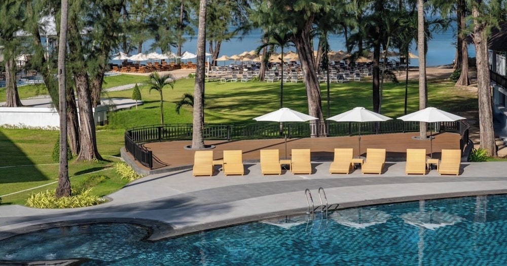 Amora Beach Resort Phuket — Swimming pool in Bang Tao Beach, Phuket Province