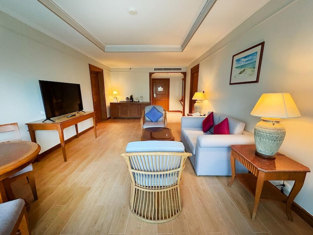 Amora Beach Resort Phuket — Hotel rooms in Bang Tao Beach, Phuket Province