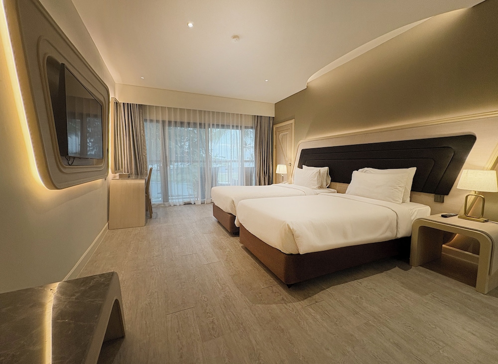 Amora Beach Resort Phuket — Hotel rooms in Bang Tao Beach, Phuket Province