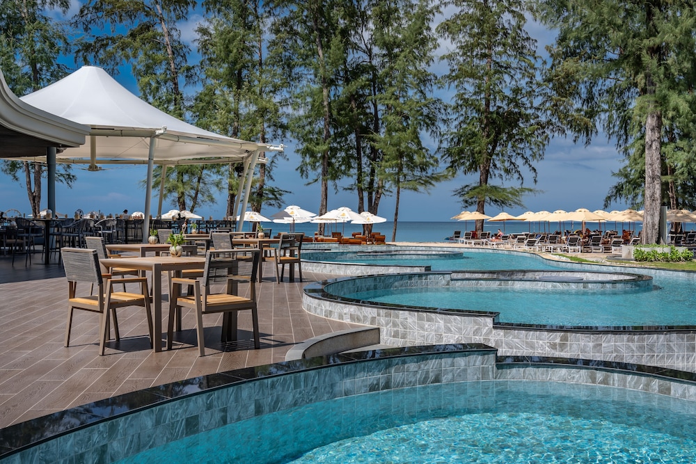 Amora Beach Resort Phuket — Swimming pool in Bang Tao Beach, Phuket Province