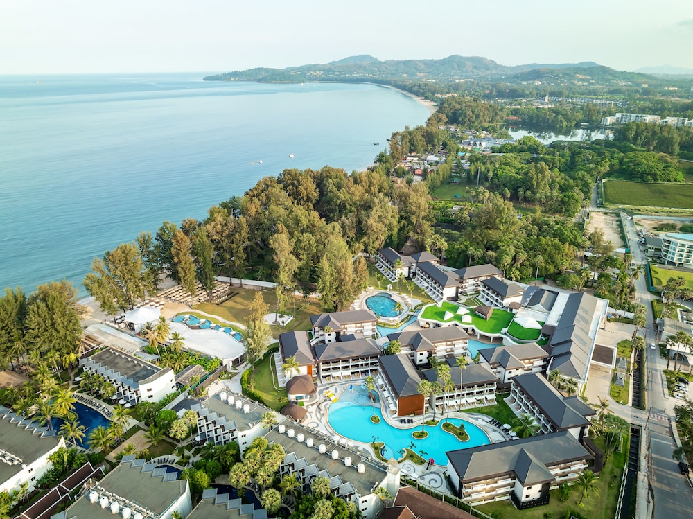 Amora Beach Resort Phuket — Hotel building in Bang Tao Beach, Phuket Province