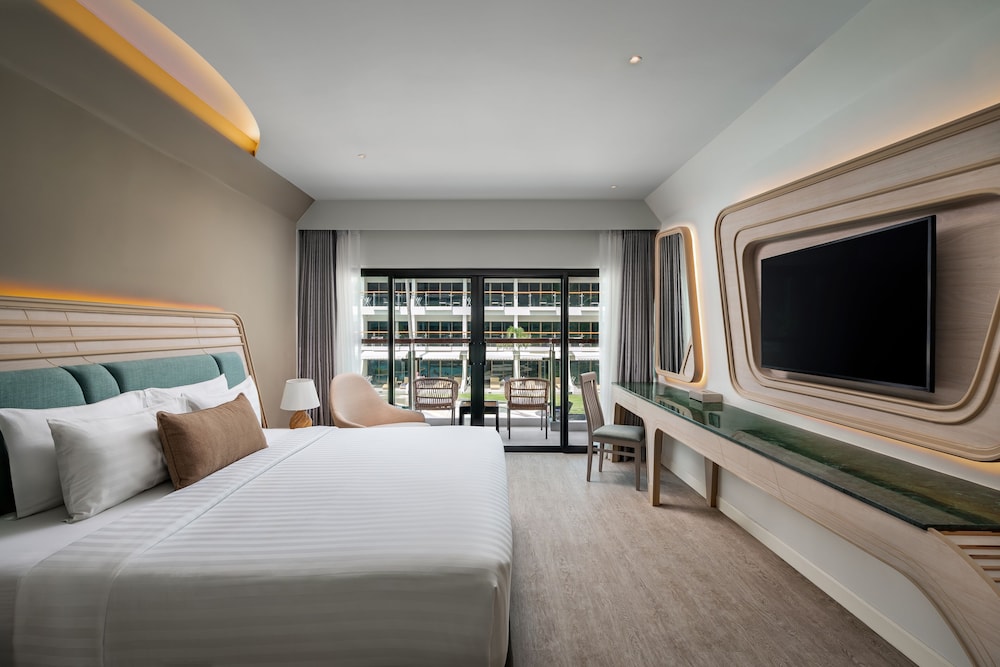 Amora Beach Resort Phuket — Hotel rooms in Bang Tao Beach, Phuket Province