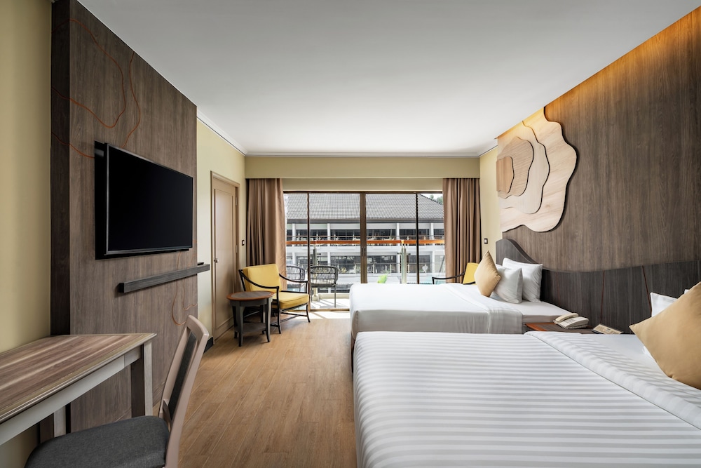 Amora Beach Resort Phuket — Hotel rooms in Bang Tao Beach, Phuket Province