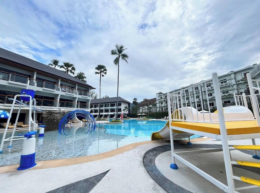 Amora Beach Resort Phuket — Swimming pool in Bang Tao Beach, Phuket Province
