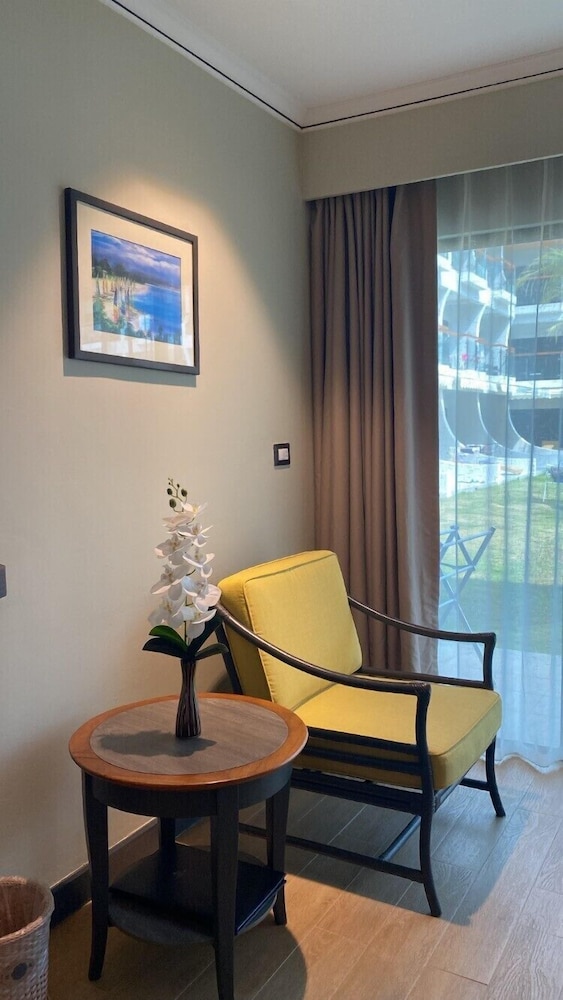Amora Beach Resort Phuket — Hotel rooms in Bang Tao Beach, Phuket Province